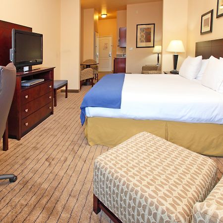 Holiday Inn Express Hotel & Suites Marshall By Ihg Стая снимка