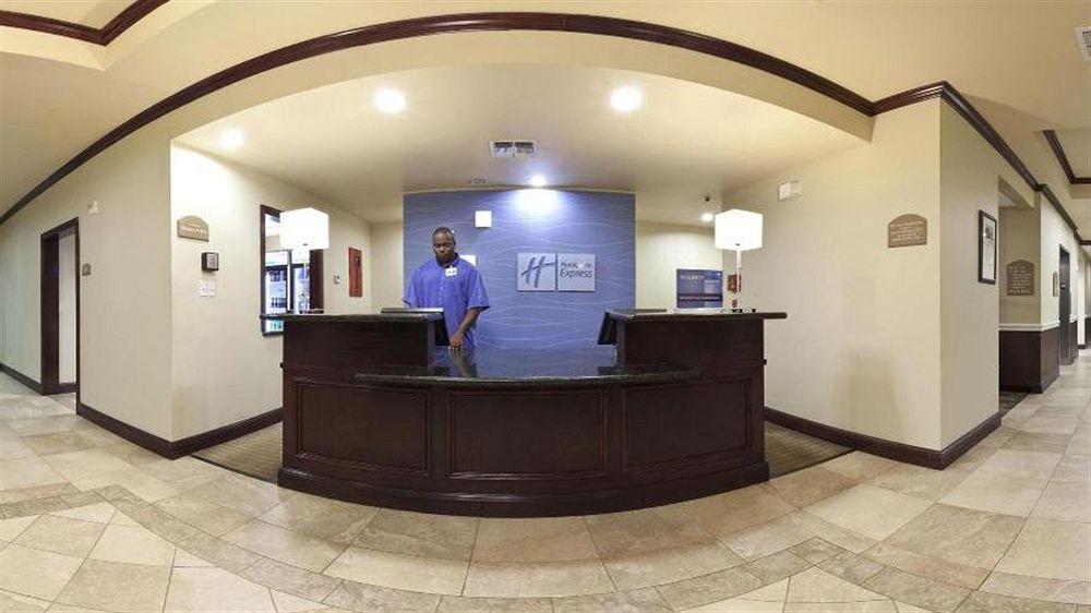 Holiday Inn Express Hotel & Suites Marshall By Ihg Екстериор снимка