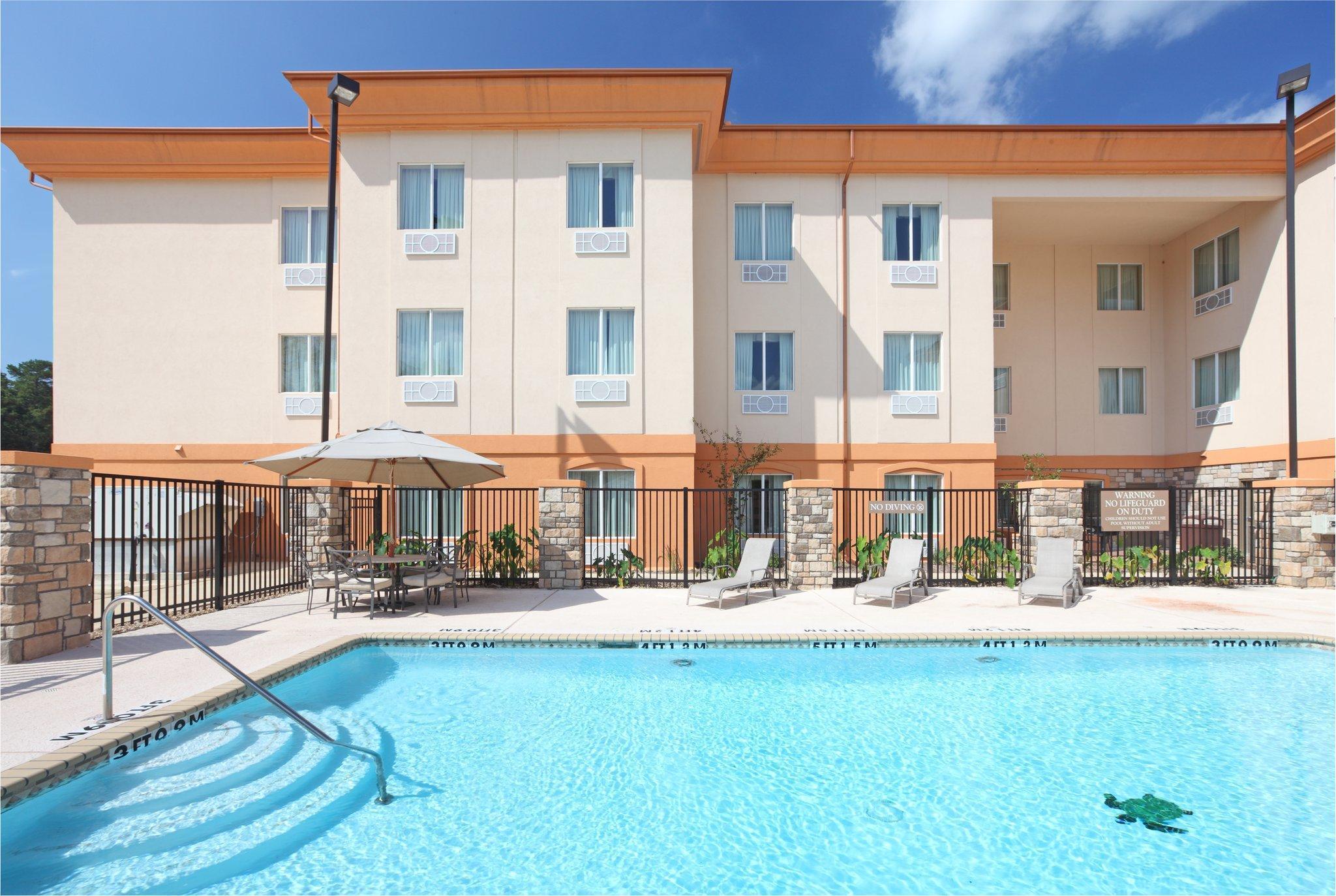 Holiday Inn Express Hotel & Suites Marshall By Ihg Екстериор снимка