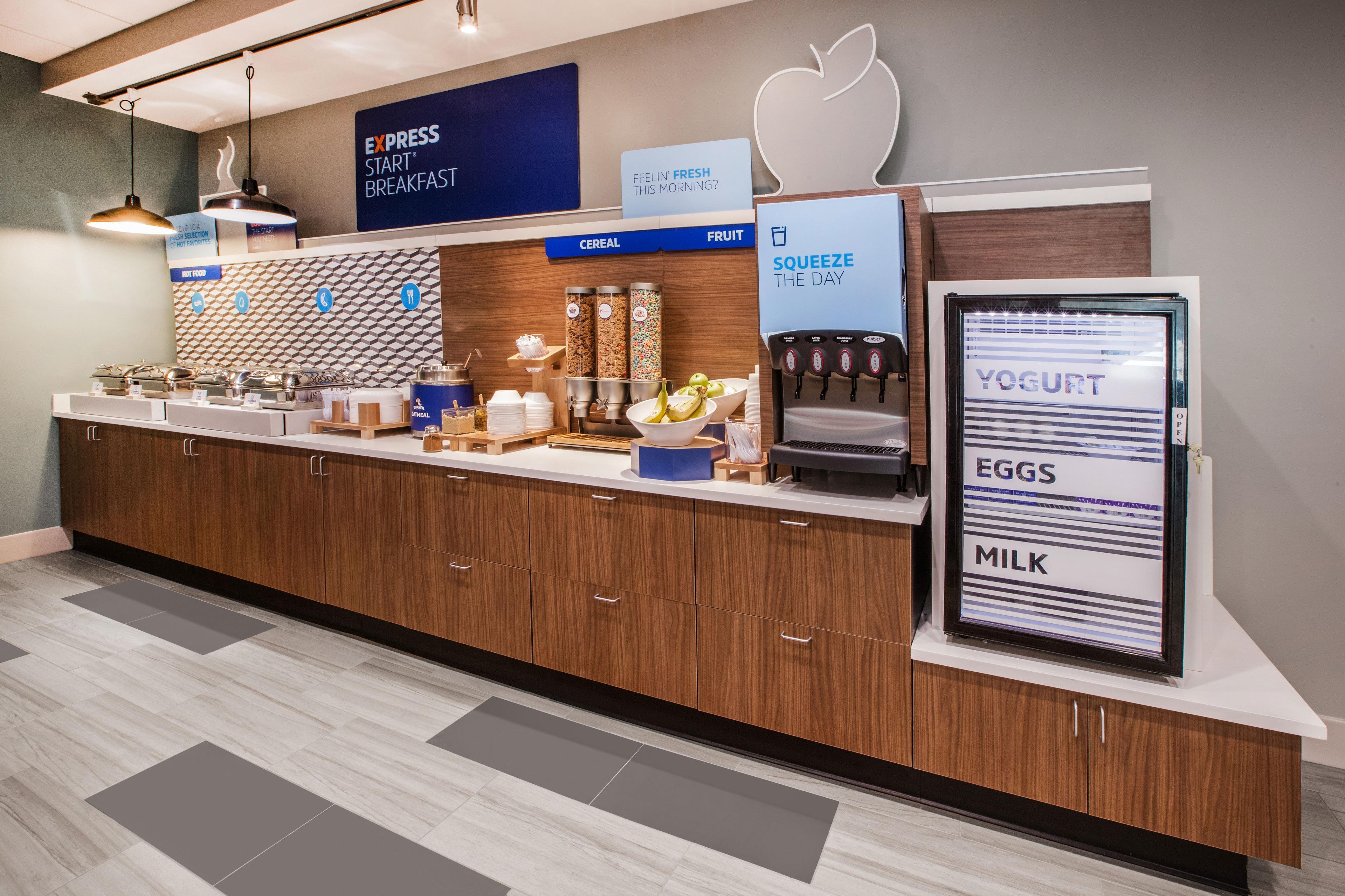 Holiday Inn Express Hotel & Suites Marshall By Ihg Екстериор снимка