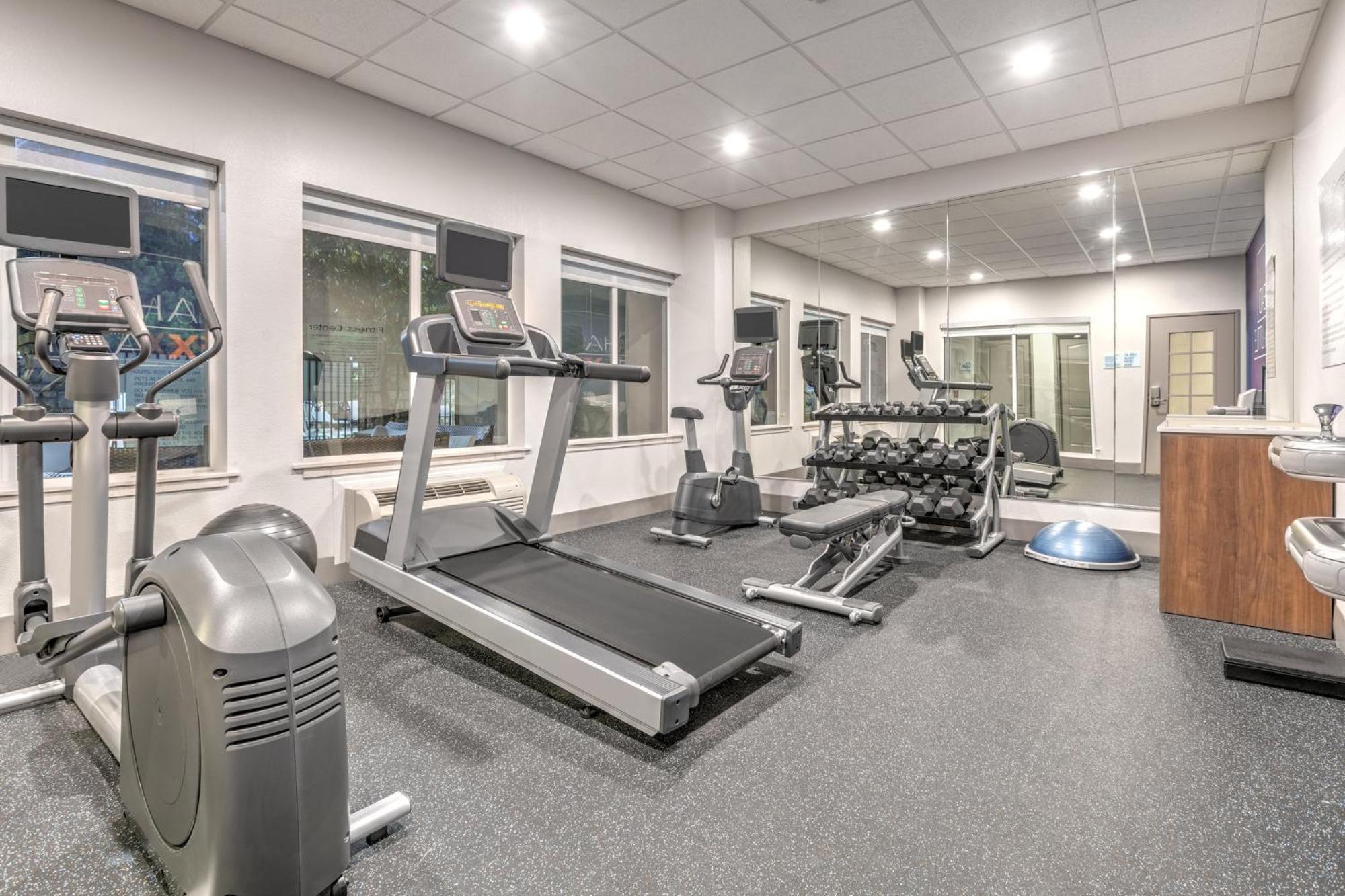 Holiday Inn Express Hotel & Suites Marshall By Ihg Екстериор снимка