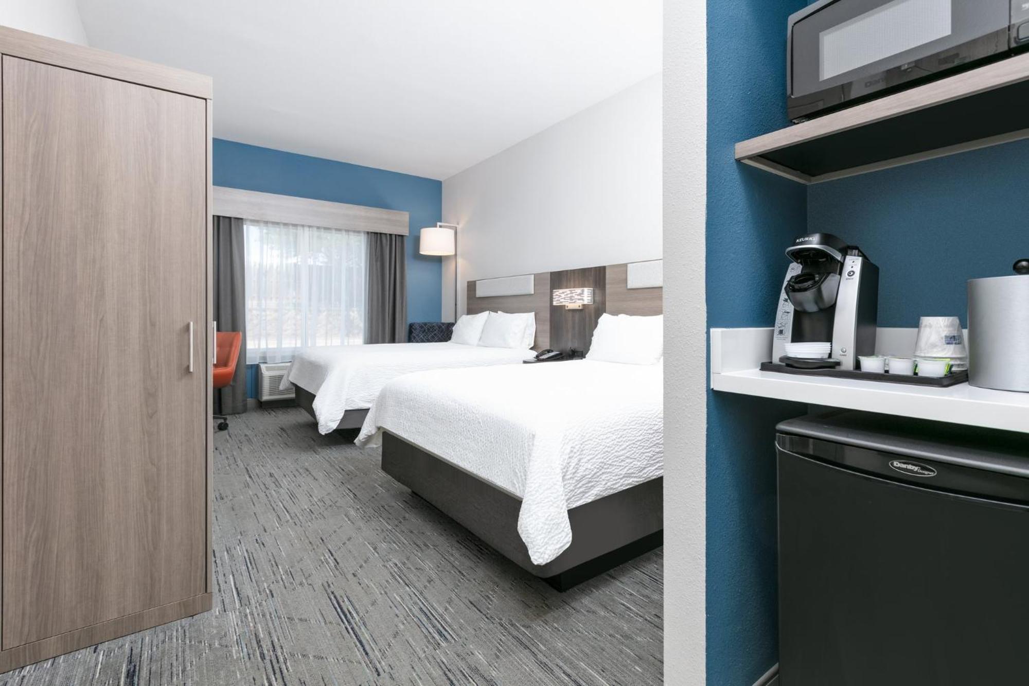 Holiday Inn Express Hotel & Suites Marshall By Ihg Екстериор снимка