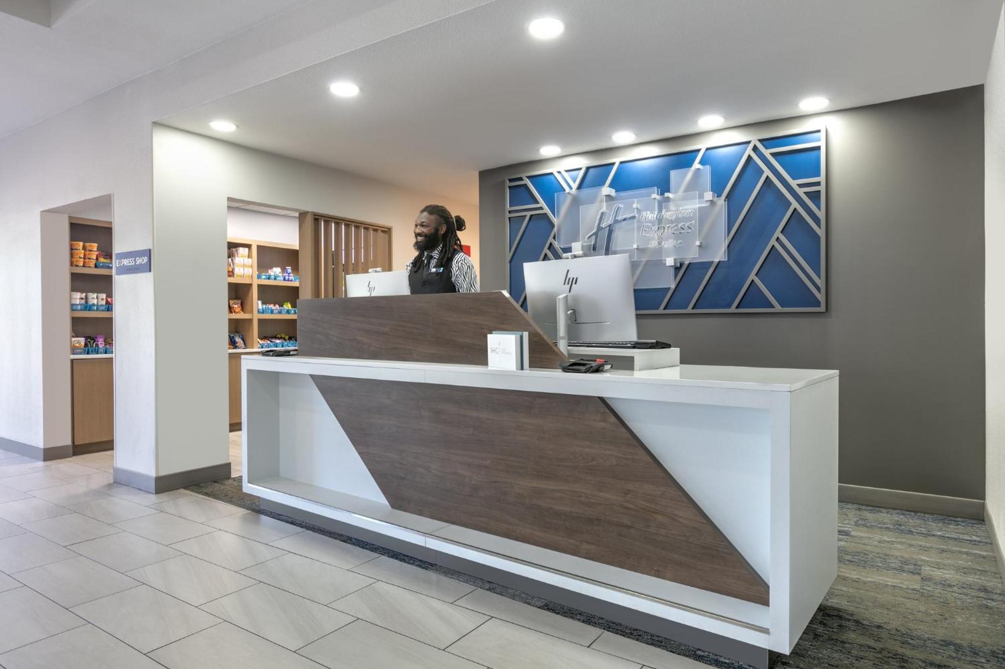 Holiday Inn Express Hotel & Suites Marshall By Ihg Екстериор снимка