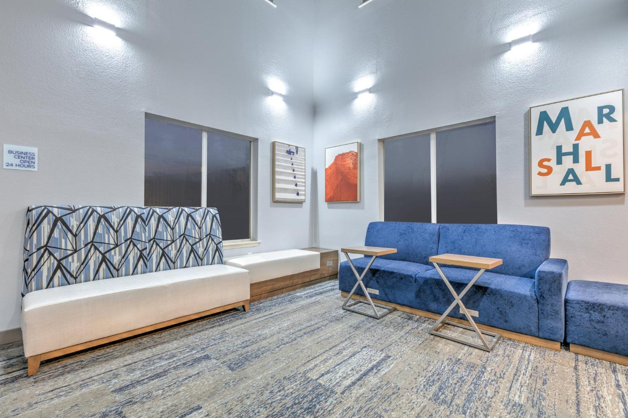Holiday Inn Express Hotel & Suites Marshall By Ihg Екстериор снимка