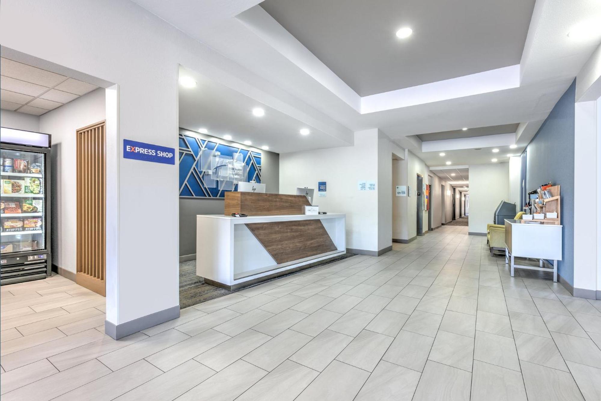 Holiday Inn Express Hotel & Suites Marshall By Ihg Екстериор снимка