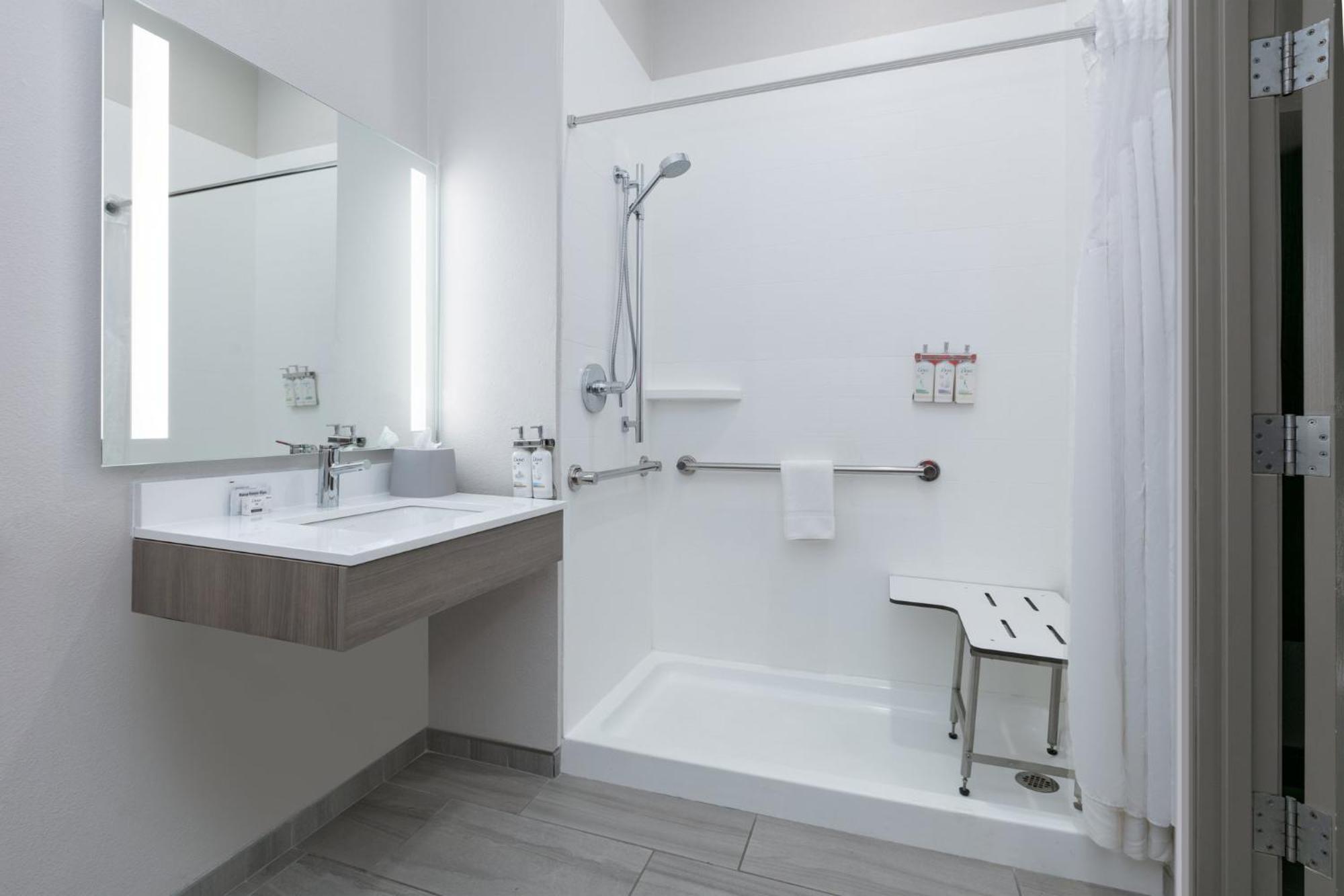 Holiday Inn Express Hotel & Suites Marshall By Ihg Екстериор снимка