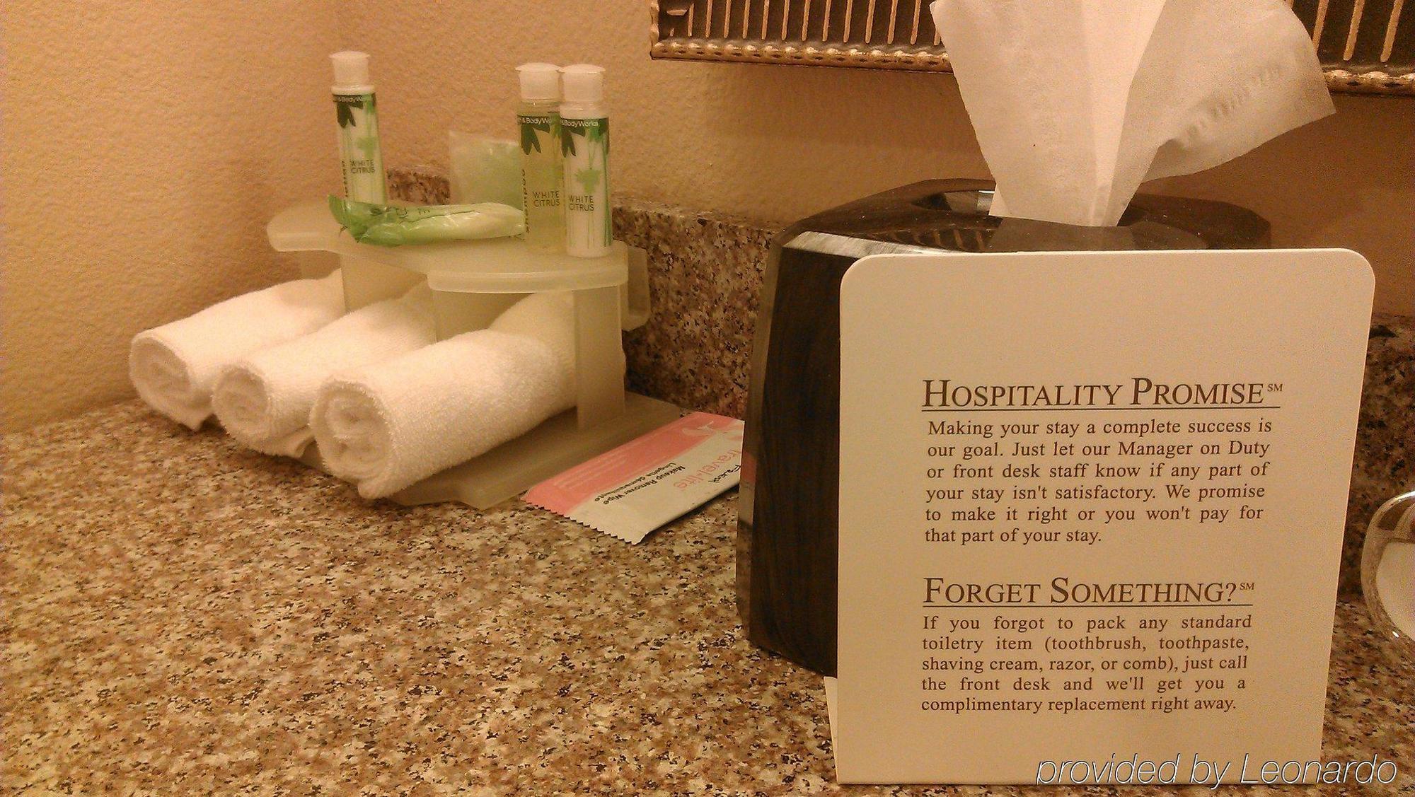 Holiday Inn Express Hotel & Suites Marshall By Ihg Екстериор снимка
