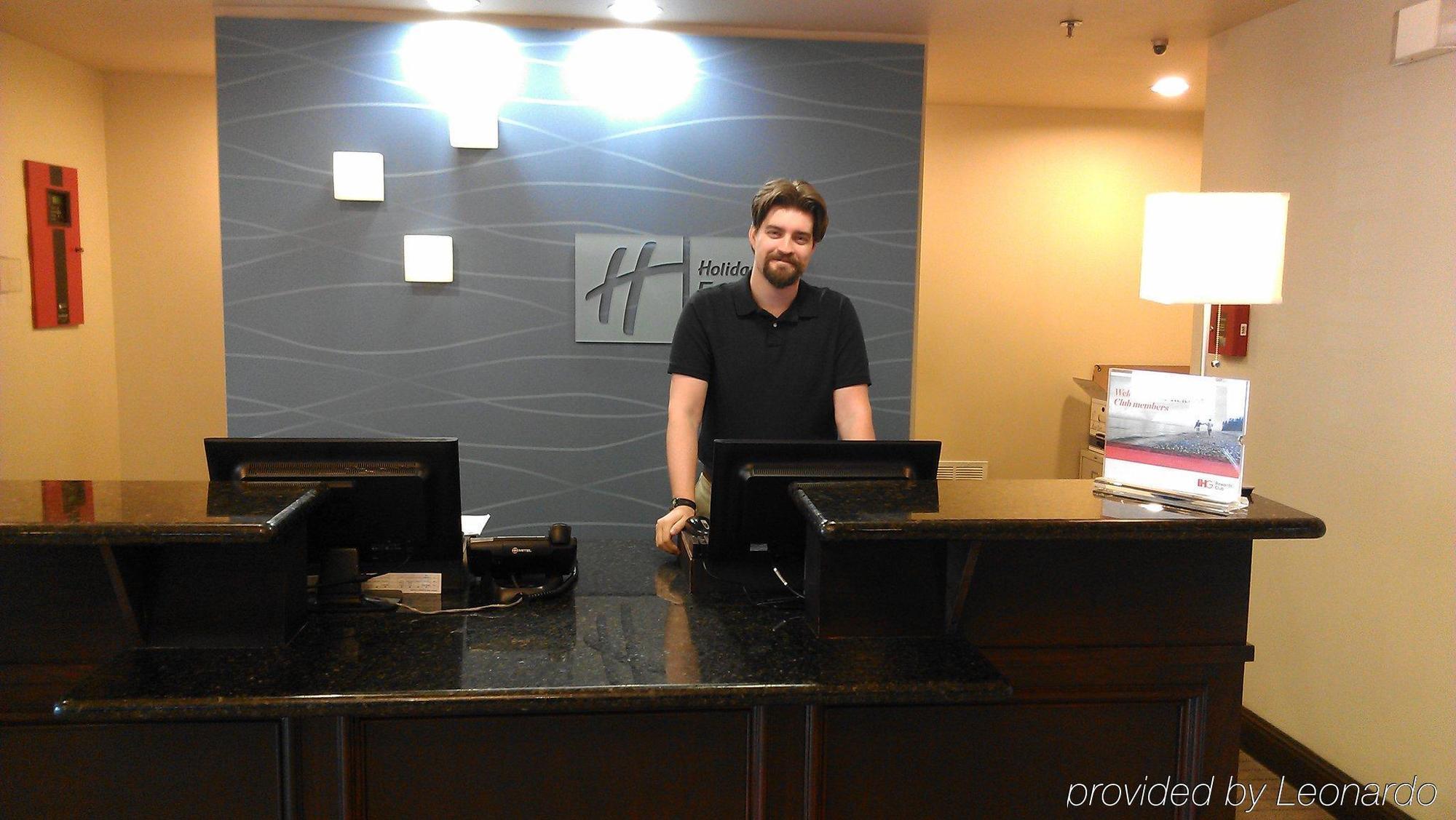 Holiday Inn Express Hotel & Suites Marshall By Ihg Екстериор снимка