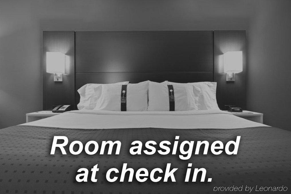 Holiday Inn Express Hotel & Suites Marshall By Ihg Екстериор снимка