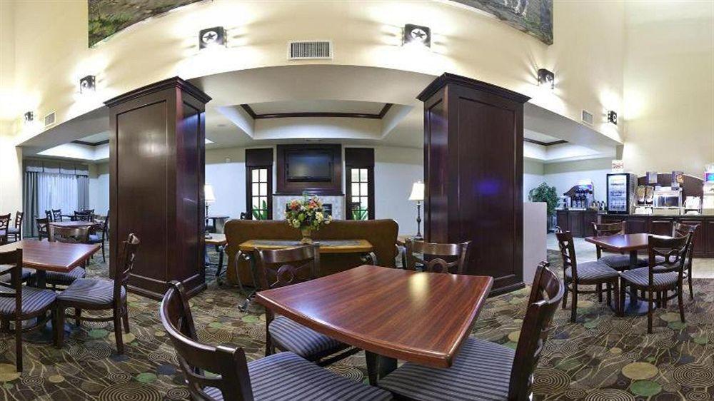 Holiday Inn Express Hotel & Suites Marshall By Ihg Екстериор снимка
