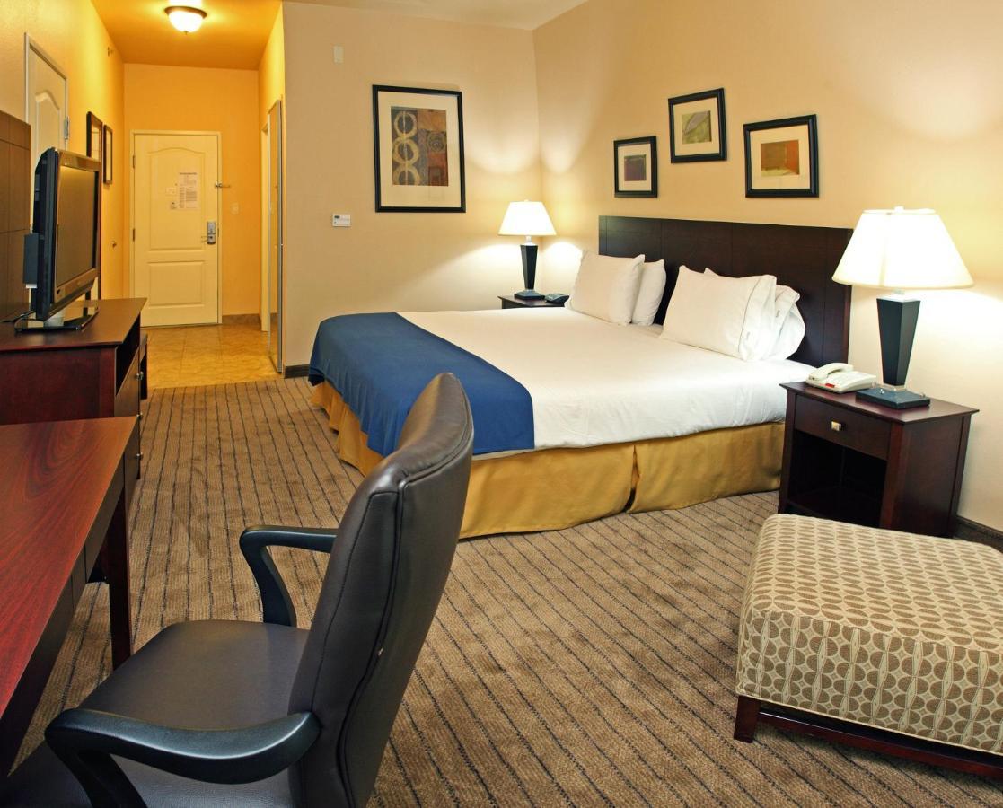 Holiday Inn Express Hotel & Suites Marshall By Ihg Екстериор снимка