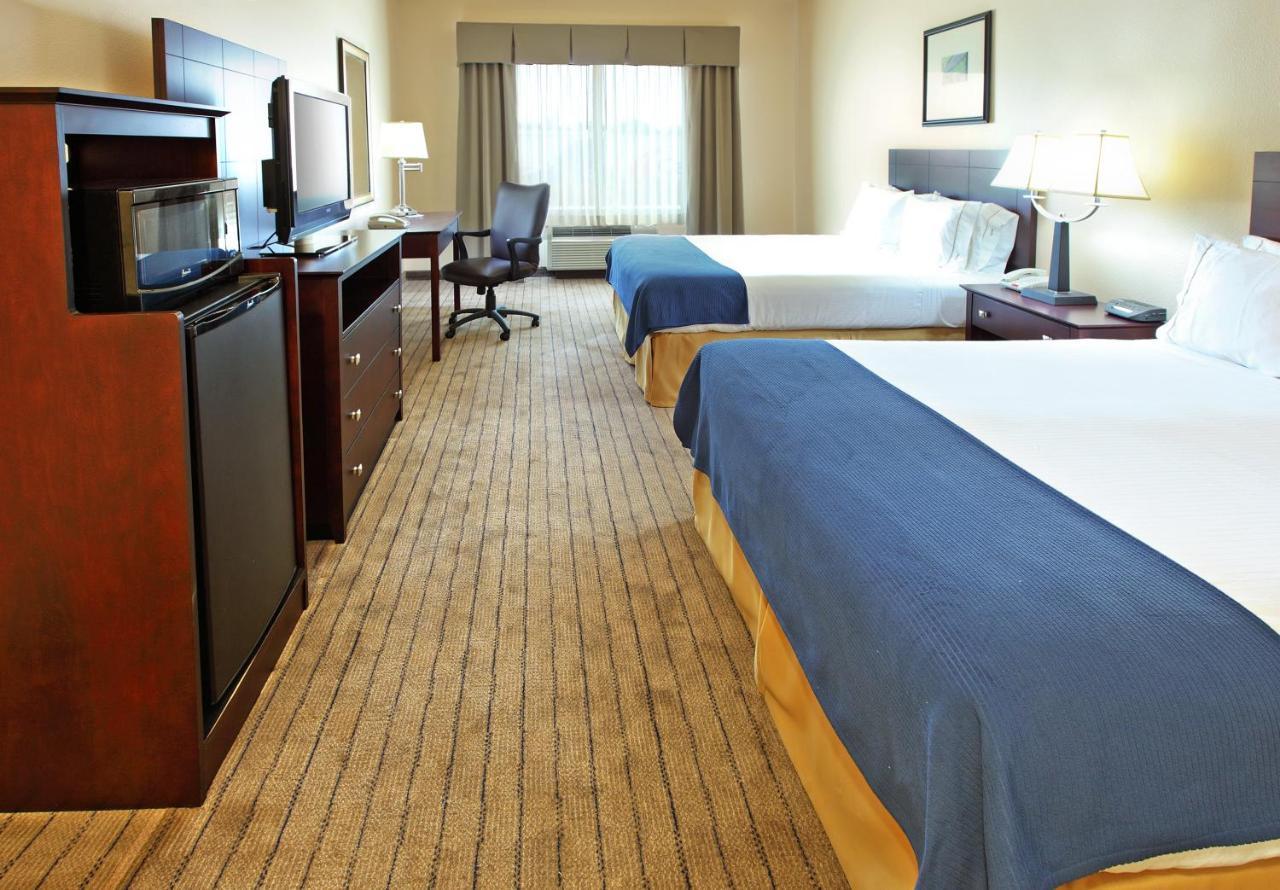 Holiday Inn Express Hotel & Suites Marshall By Ihg Екстериор снимка